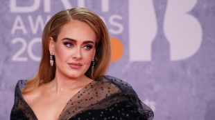 ¿Una canción de Adele rinde homenaje a Charlie Kirk? Otro caso de excesos de la IA