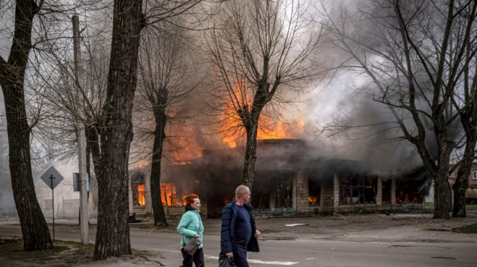 L'Ukraine poursuit les &eacute;vacuations de civils dans l'est, r&eacute;clame "des armes"