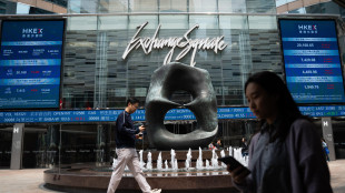 Borsa: Hong Kong poco mossa, apre a -0,09%