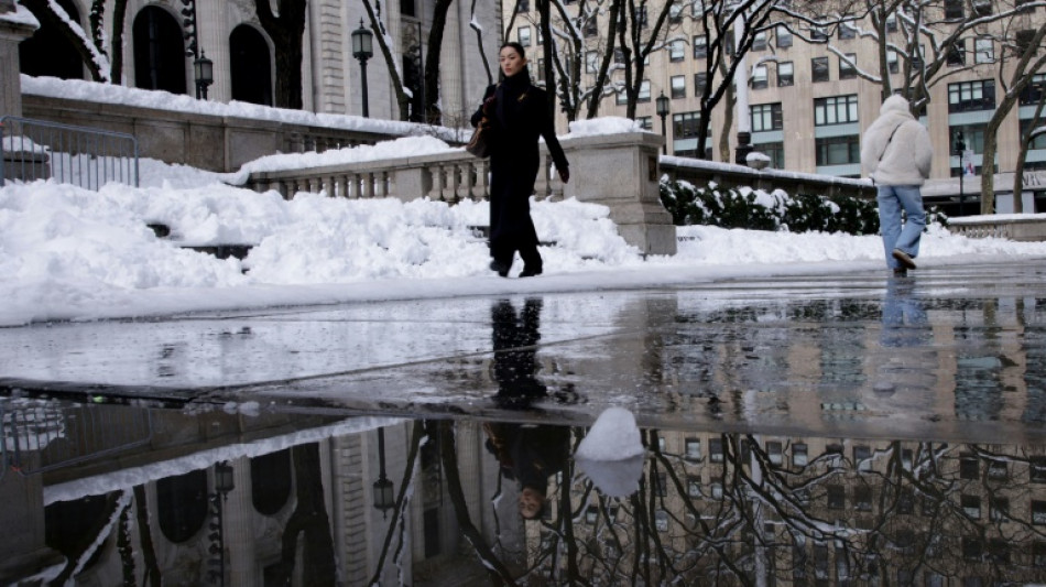 US retail sales decline as consumer pullback deepens