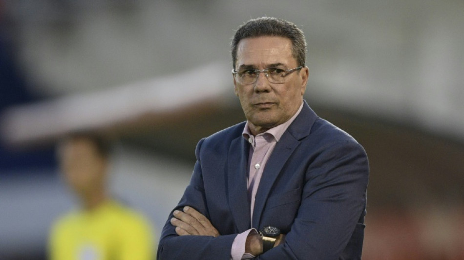 Corinthians anuncia Vanderlei Luxemburgo como novo técnico