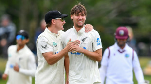 Chanderpaul, Hope see West Indies to 68-2 after New Zealand's 231