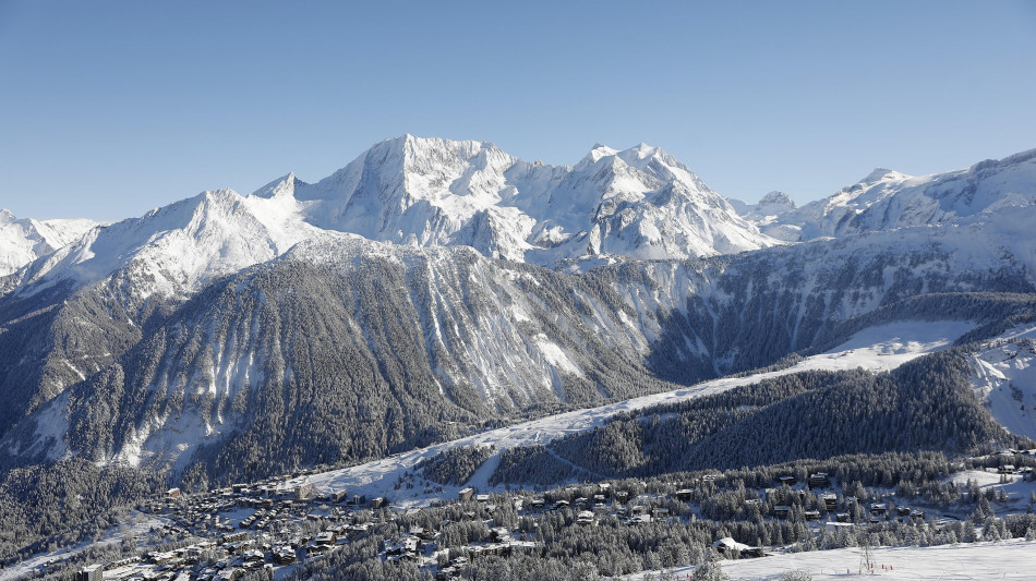 Incendio in hotel di una localit&agrave; sciistica in Savoia, evacuate 83 persone
