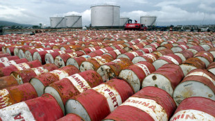 Prezzo petrolio cala ancora, Wti scambiato a 57,14 dollari