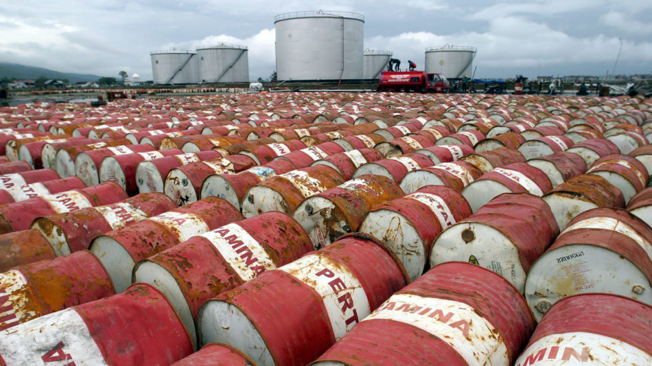 Prezzo petrolio in aumento, Wti a 57,95 dollari