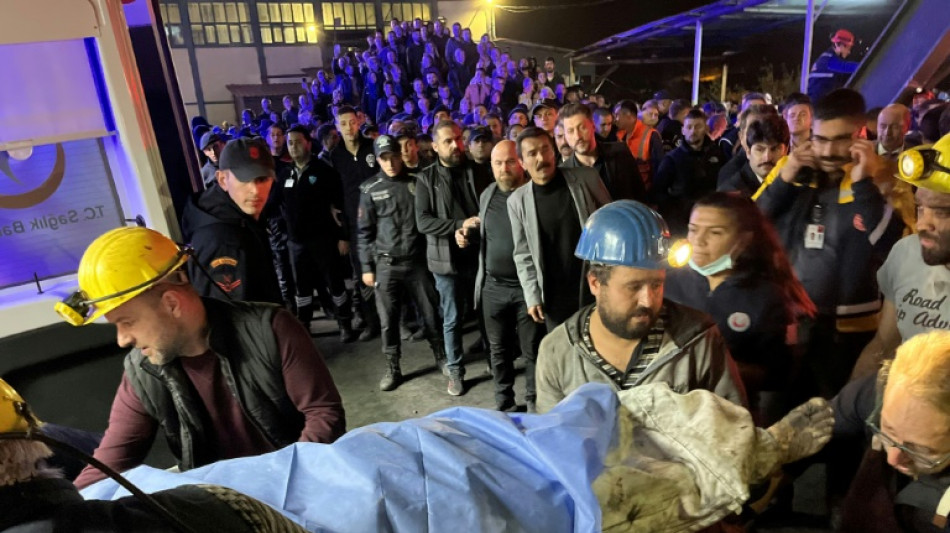 Explosion dans une mine en Turquie: 28 morts, des dizaines d'ouvriers pi&eacute;g&eacute;s sous terre