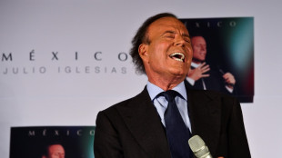Dos demandantes de Julio Iglesias piden a la justicia espa&ntilde;ola tramitar su nueva denuncia