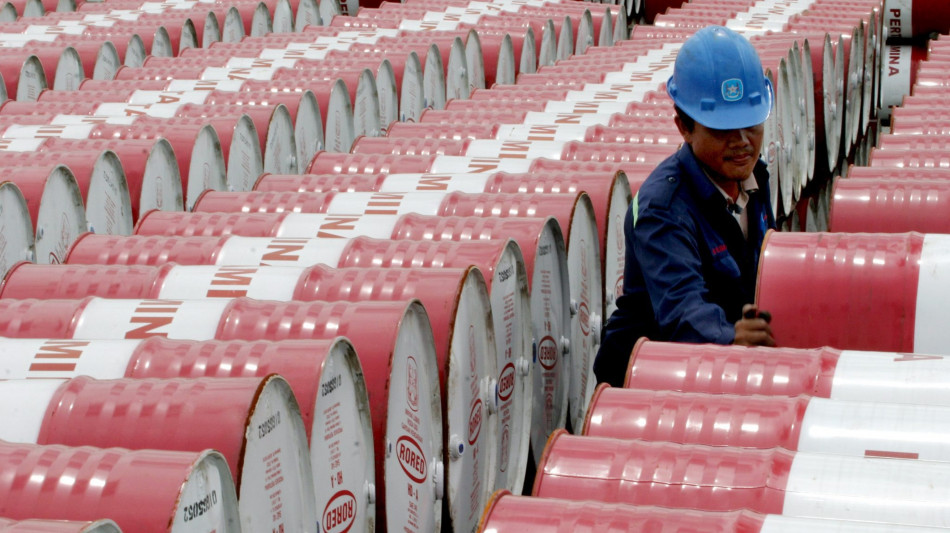 Il petrolio chiude in calo a New York a 99,53 dollari