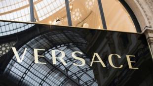 Prada conclui aquisição da Versace