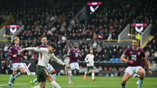 Chelsea vence Burnley (2-0) e assume vice-lideran&ccedil;a da Premier League