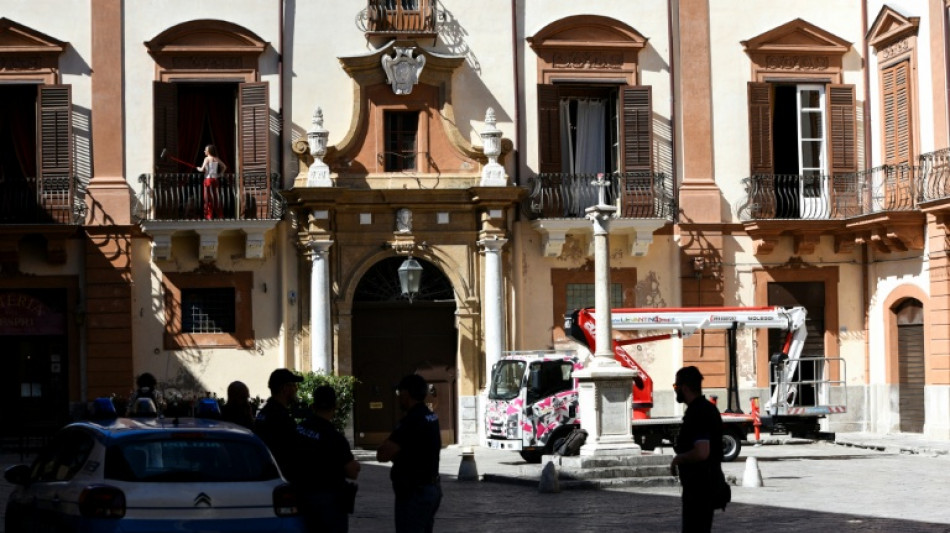 Sicilia se prepara para la fiesta de bodas de Dua Lipa y Callum Turner