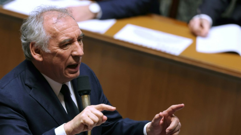 Budget: le PS se prononce contre la censure, Bayrou bien parti pour rester à Matignon