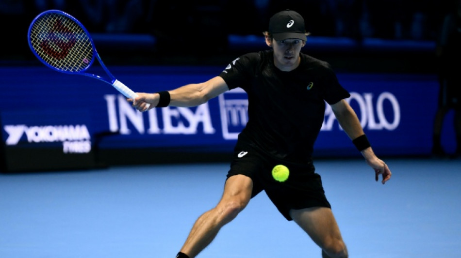 Alcaraz avança às semifinais do ATP Finals após vitória de De Minaur sobre Fritz