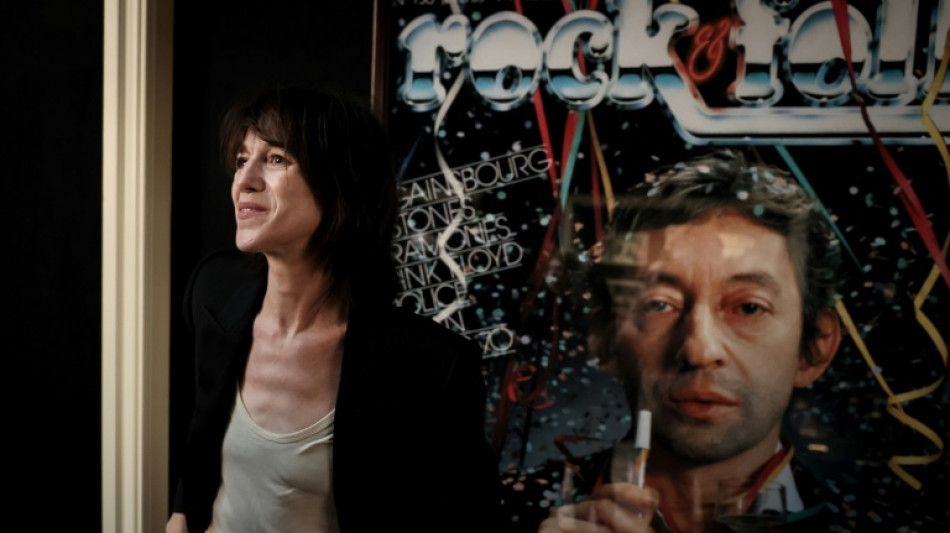 "Ca prend aux tripes": premiers visiteurs chez Serge Gainsbourg