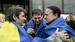 Evakuierte aus umk&auml;mpfter ukrainischer Stadt Oleschky zur&uuml;ck bei ihren Angeh&ouml;rigen