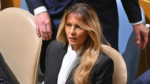 Melania Trump suona la campana di apertura a Wall Street e lancia Imperia