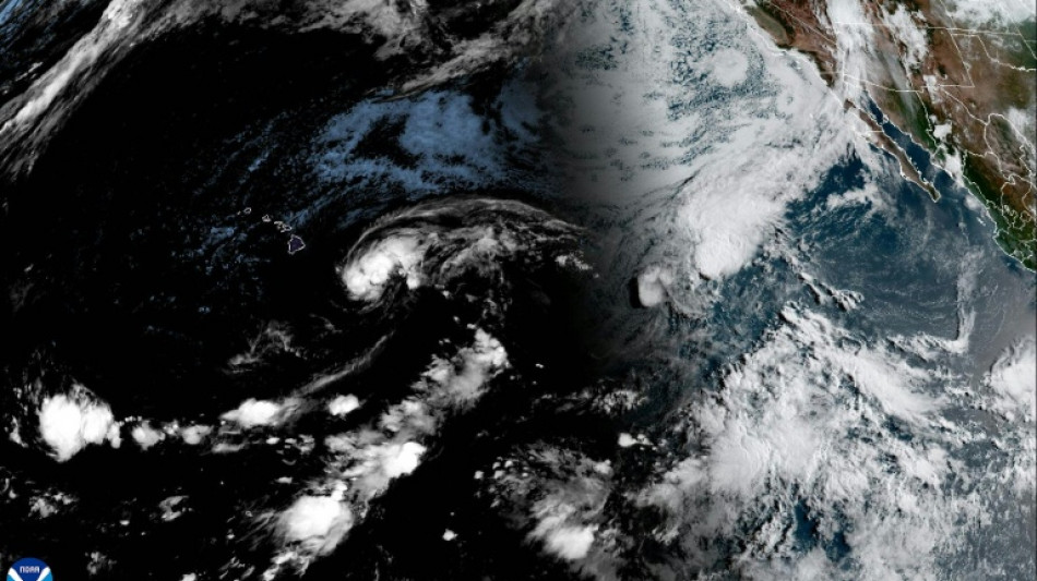 Hurricane Lala dumps heavy rain on Hawaii