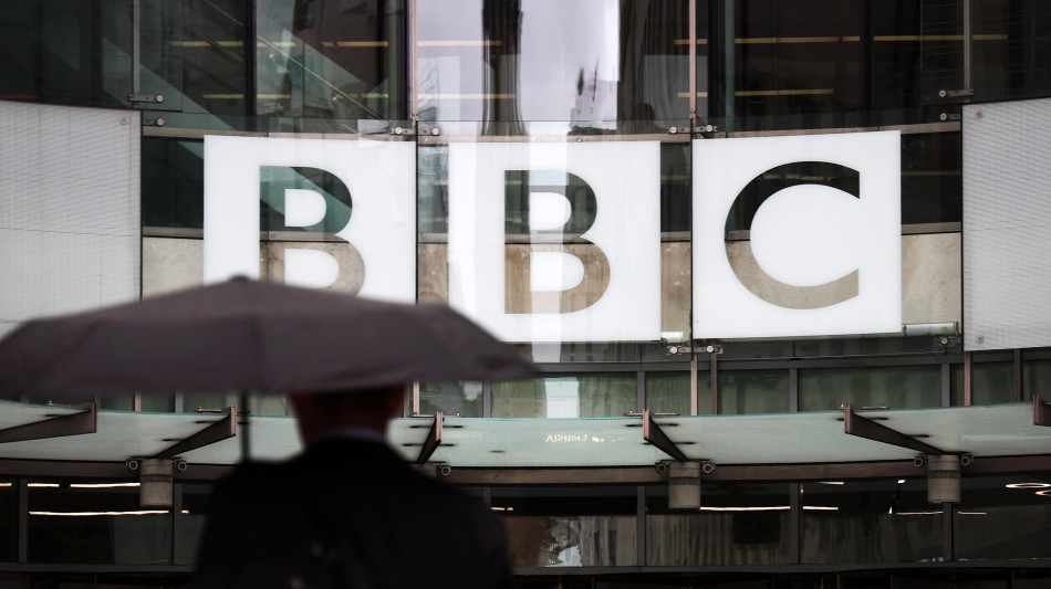 Lasciano vertici Bbc, dopo bufera per documentario su Trump