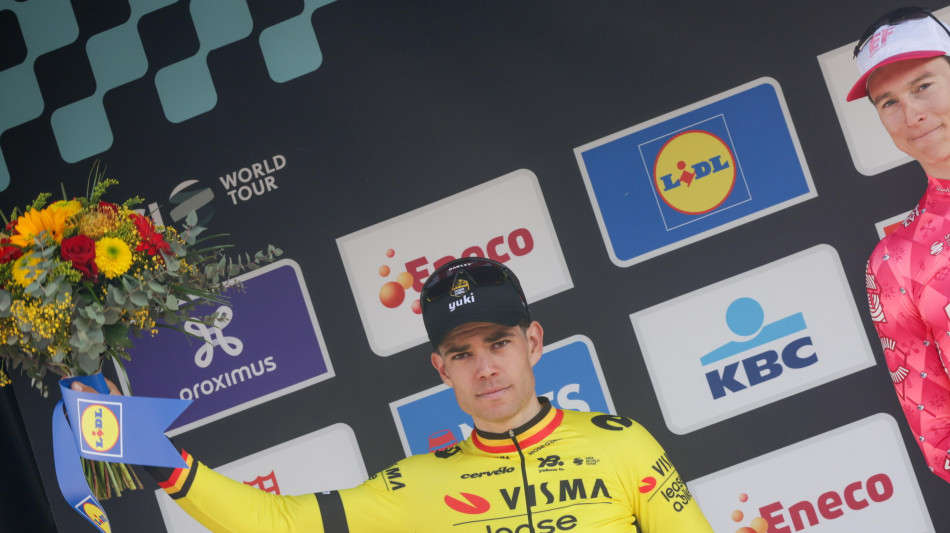 Giro: Van Aert vince la 9/a tappa, Del Toro è nuova maglia rosa