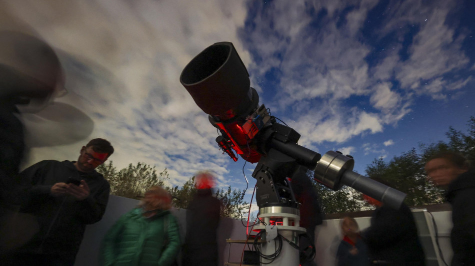 La luna di Giove Io emette più calore del previsto
