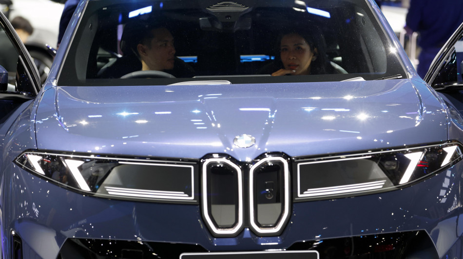 Calano le vendite di Bmw, nel primo trimestre pesano la Cina e gli Usa
