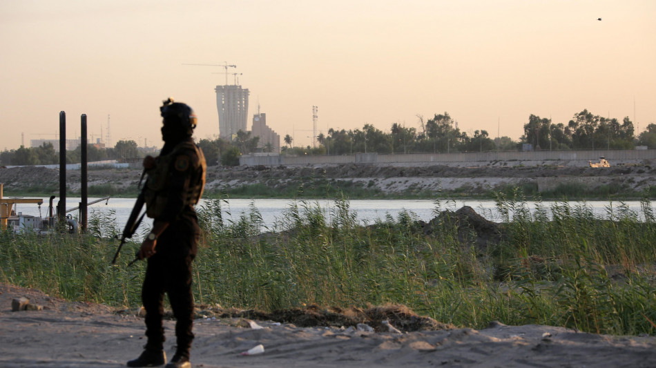 Media, 4 razzi prendono di mira l'ambasciata Usa a Baghdad