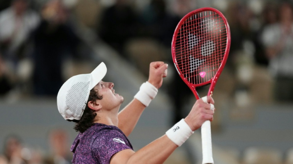 Roland-Garros: Swiatek &eacute;limin&eacute;e, premiers quarts en Grand Chelem pour Fonseca et Jodar