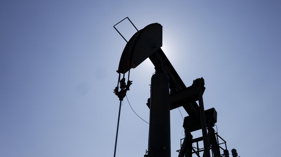 Il petrolio torna a salire, Brent guadagna il 2,4% a 97 dollari