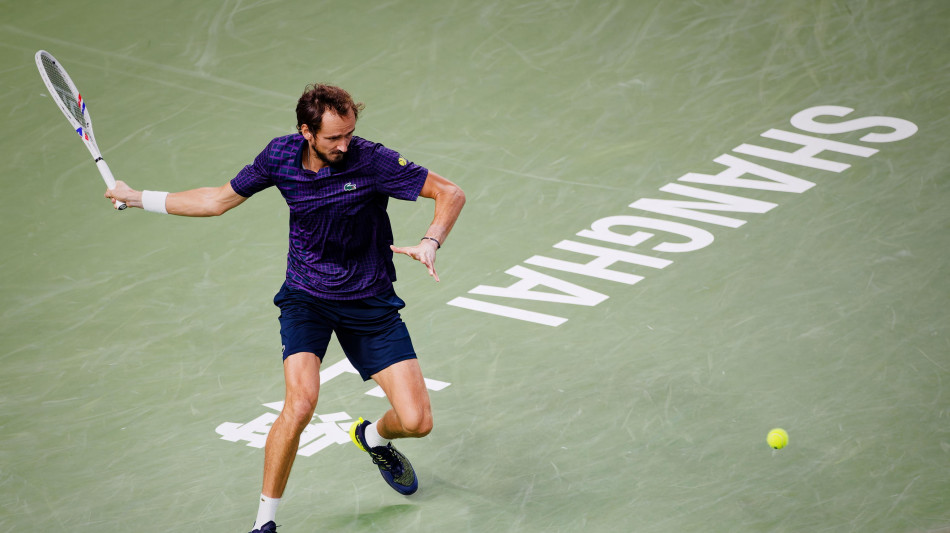 Tennis: eliminato De Minaur, Medvedev in semifinale a Shanghai