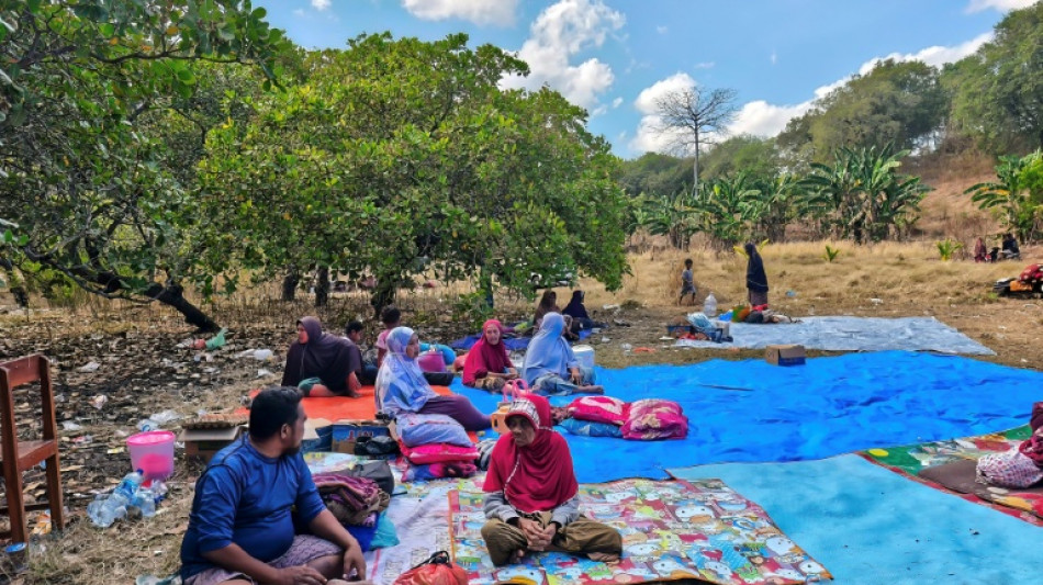Thousands await aid after deadly Indonesian quake