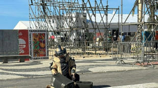 Pol&iacute;cia encontra explosivo perto do local do show de Shakira em Copacabana