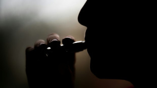 E-cigarette: vapoter, c'est aussi prendre des risques pour sa sant&eacute;, avertit l'agence de s&eacute;curit&eacute; sanitaire