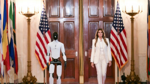Le robot et la Premi&egrave;re dame: Melania Trump flanqu&eacute;e d'un andro&iuml;de &agrave; la Maison Blanche