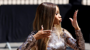 Cardi B vis&eacute;e par une enqu&ecirc;te apr&egrave;s avoir jet&eacute; son micro sur son public