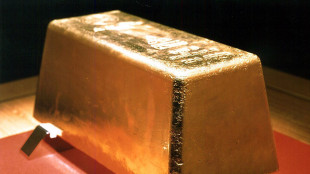 Prezzo oro in aumento, Spot a 3.018,21 dollari