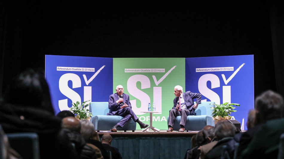 Al via la maratona oratoria per il s&igrave; al referendum in piazza Cavour a Roma