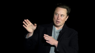 Musk suspend des journalistes sur Twitter et provoque un toll&eacute;