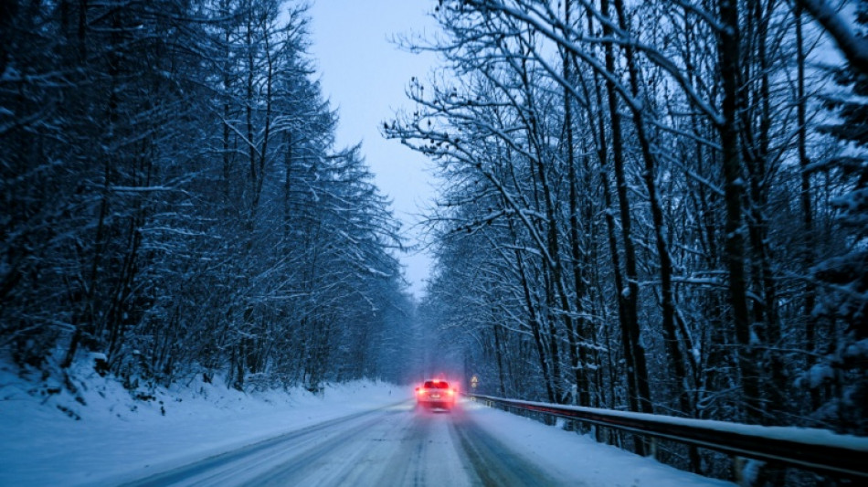 Deutschland r&uuml;stet sich f&uuml;r massive Schneef&auml;lle - erste teils t&ouml;dliche Gl&auml;tteunf&auml;lle
