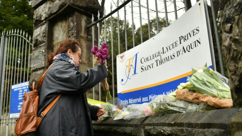Une minute de silence en hommage &agrave; la professeure tu&eacute;e au Pays basque