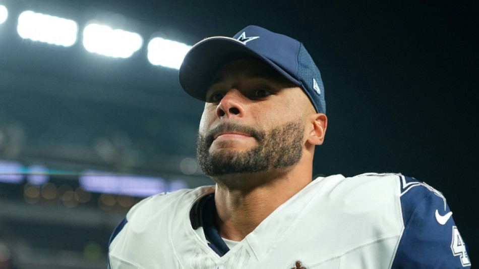 Prescott fires Cowboys to 38-21 win over plummeting Eagles