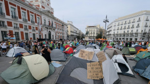 Manifestantes acampados em Madri prometem manter press&atilde;o sobre S&aacute;nchez pela crise da moradia