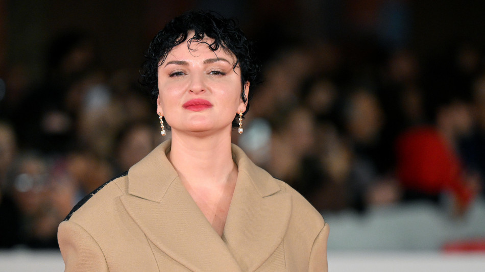 Nuvole &egrave; il nuovo singolo di Arisa accompagnato dal videoclip