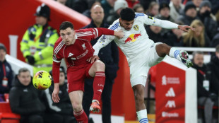 Liverpool trope&ccedil;a novamente na Premier League ao empatar com Leeds em Anfield