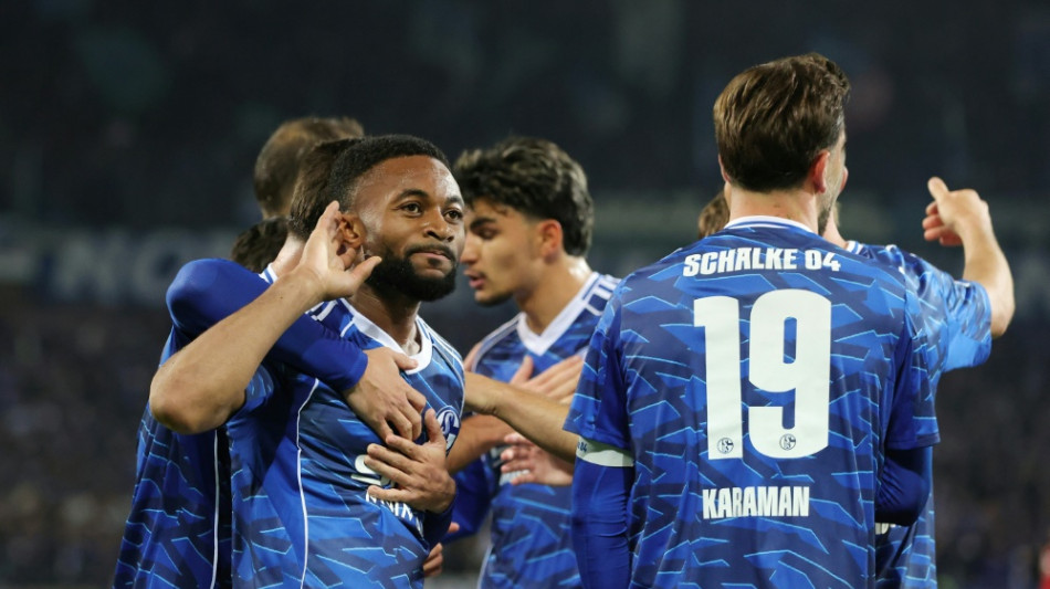 Doppelpacker Sylla schießt Schalke an die Tabellenspitze