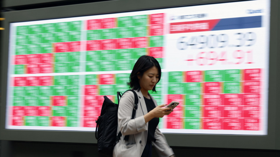 Borsa: Asia contrastata, mercato guarda a dati chiave occupazione negli Usa