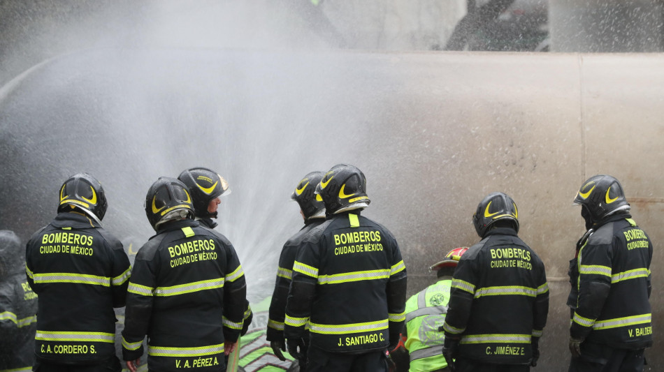 Almeno 23 morti nell'incendio di un negozio in Messico