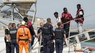 Pr&egrave;s de 160 migrants secourus lors d'une tentative de travers&eacute;e de la Manche