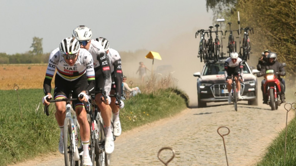 Paris-Roubaix: en repérage, Pogacar déjà star du Carrefour de l'Arbre