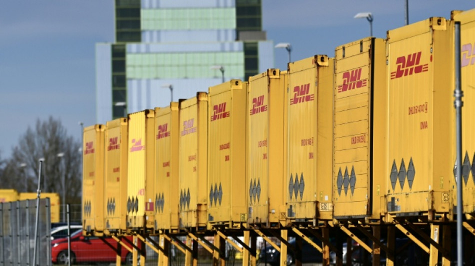 DHL confront&eacute; &agrave; des restrictions a&eacute;riennes et maritimes "heure par heure", selon son patron