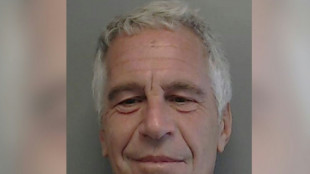 Governo dos EUA nega assassinato e 'lista de clientes' de Epstein